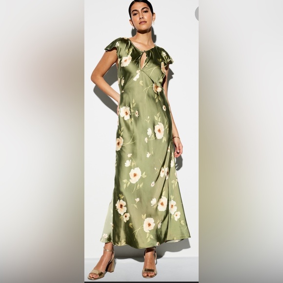 Old Navy Dresses & Skirts - Old Navy Olive Floral Maxi Dress